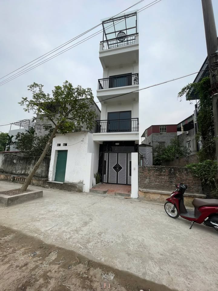 Nhà Liên Mạc Bắc Từ Liêm 75m² giá 8.5 tỷ - Gara ô tô, khu vui chơi trước nhà!