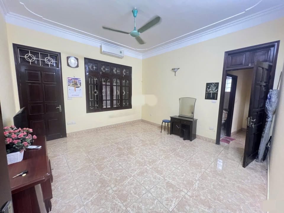 Nhà cho thuê tại Đào Tấn, Ba Đình 65m² giá 25 triệu - Ô tô đỗ cửa, tiện kinh doanh!