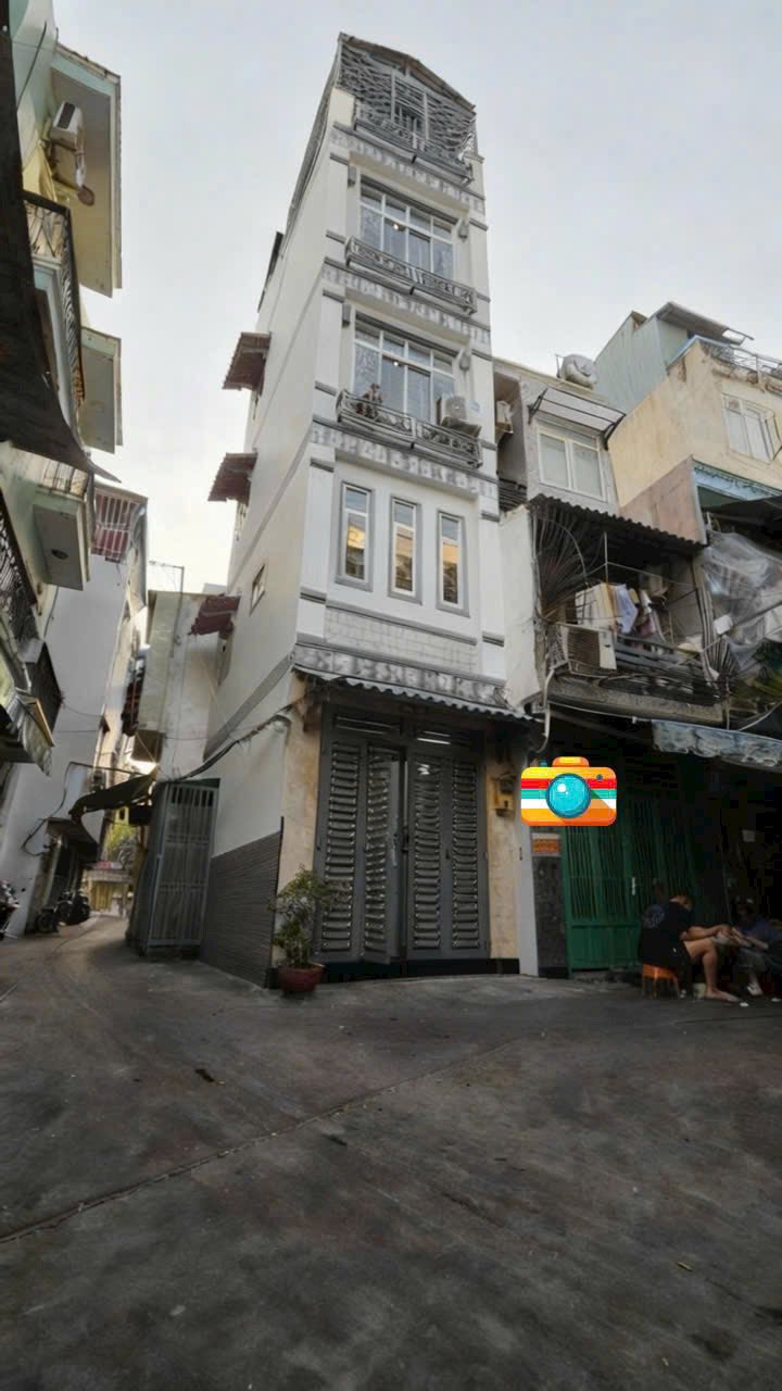 Nhà phố Hoàng Diệu, Quận 4, 20.2m² giá 5.5 tỷ - Chính chủ, sổ hồng riêng!