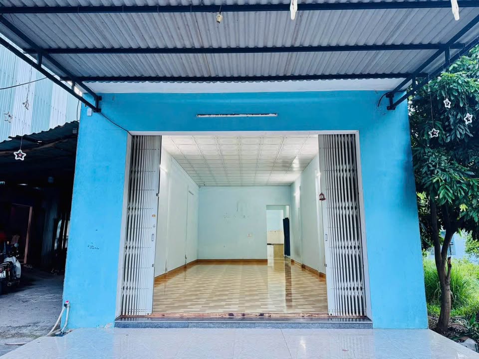 Nhà mặt tiền ĐT602 Hòa Khánh 100m² giá 4 tỷ - Khu vực phát triển sầm uất!