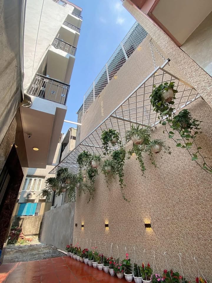 Cho thuê căn hộ khép kín tại Thượng Thanh, 24m² giá chỉ 3.9 triệu - Đầy đủ tiện nghi!