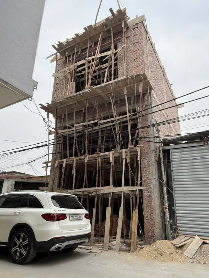 Nhà 5 tầng Đằng Hải 47m² giá 5 tỷ - Ô tô đỗ trong nhà, đầy đủ nội thất!