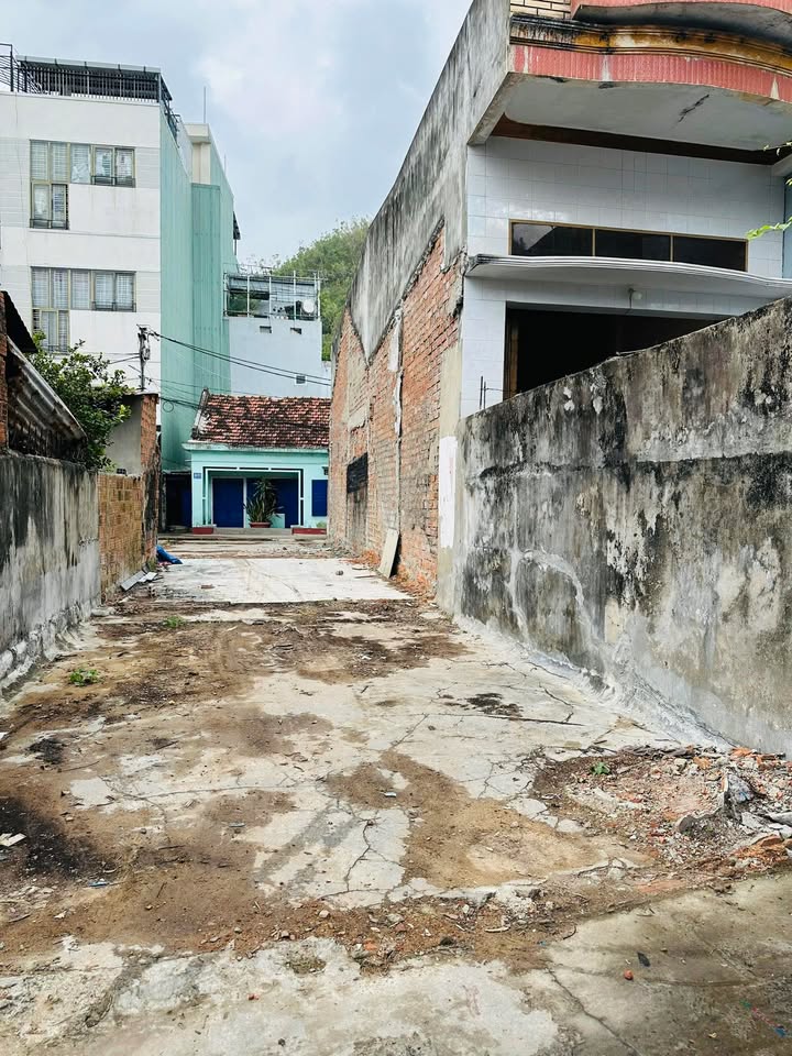 Bán lô đất hẻm cạn đường Hoàng Văn Thụ, Quy Nhơn 47m² giá 2.45 tỷ - Đầu tư tiềm năng!