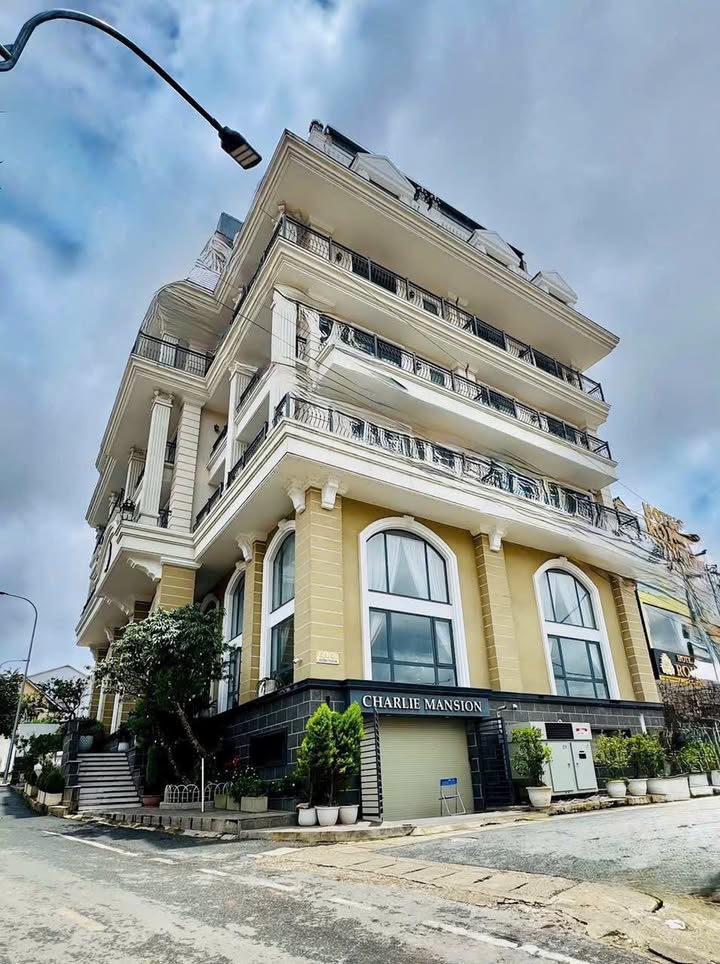 Khách sạn cao cấp Đà Lạt 407m² giá 90 tỷ - View Hồ Xuân Hương đẳng cấp!