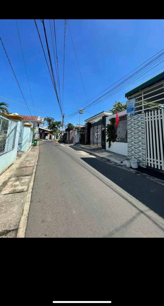 Đất 195m² ấp Hiệp Quyết, Định Quán - Giá chỉ 2.8 tỷ - Nhà đẹp kiên cố 3 phòng ngủ!