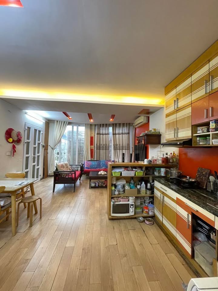 Nhà tập thể Nguyễn Khuyến Đống Đa 80m² giá thỏa thuận - Không gian sống thoải mái!