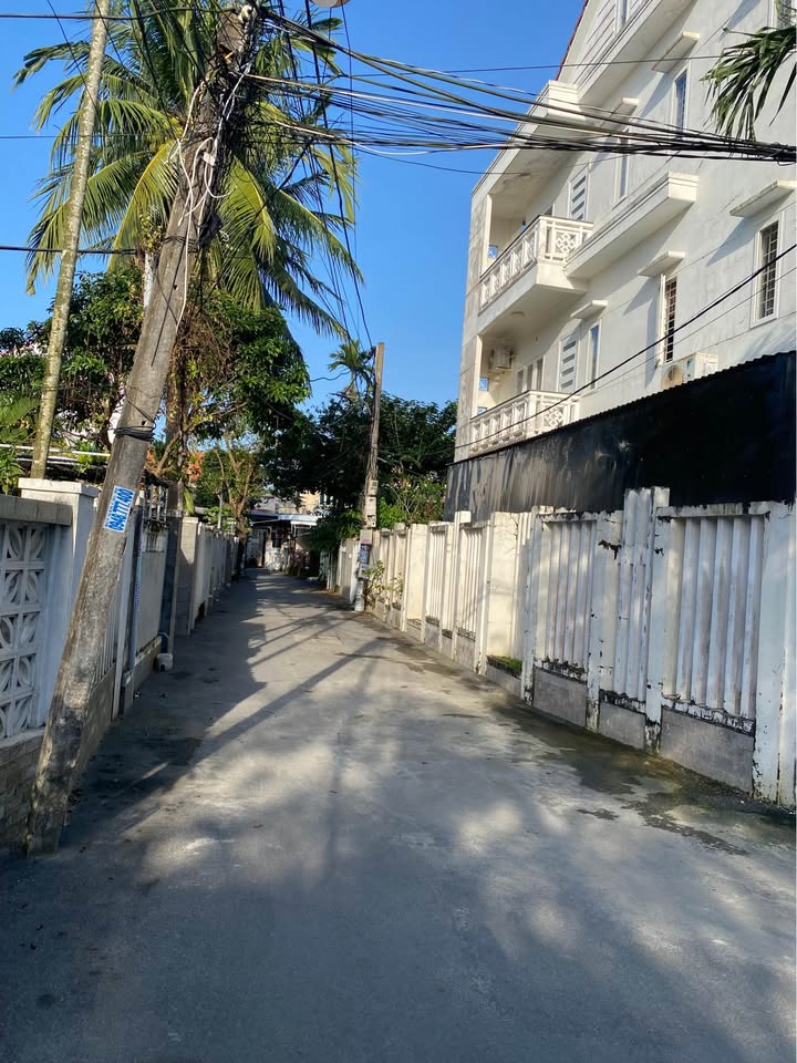 Đất nền Hội An 100m² giá 2.85 tỷ - Gần trung tâm, mặt tiền đường bê tông!