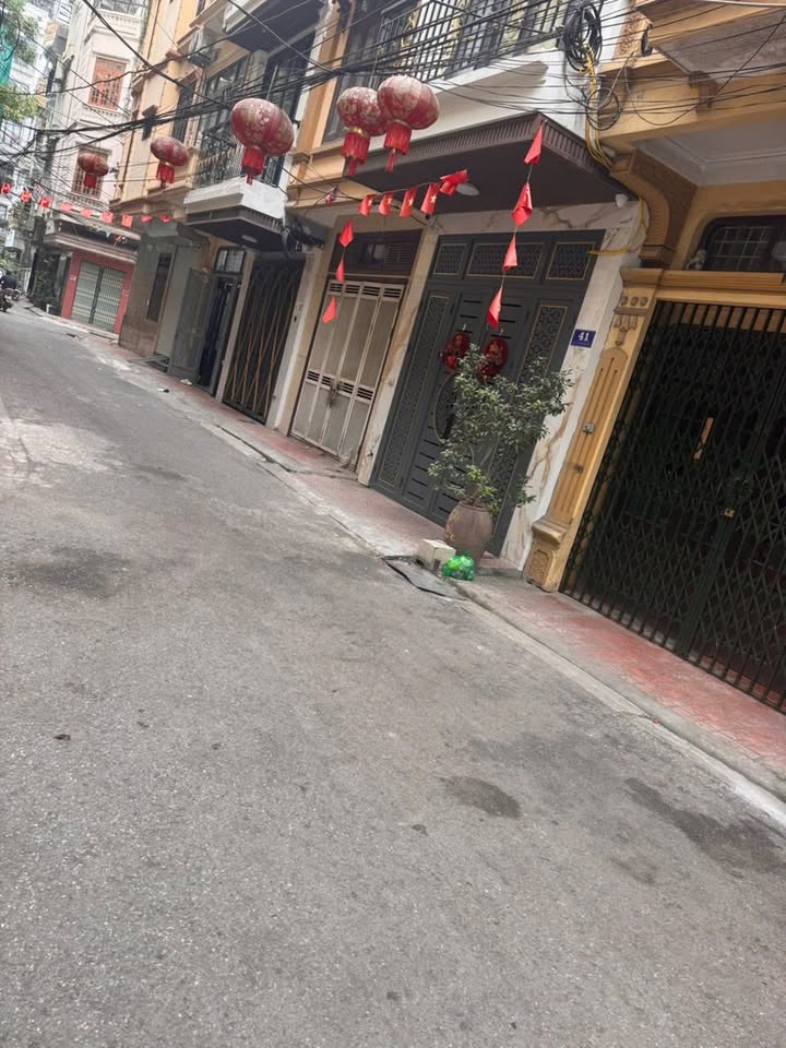 Đất phân lô Hồng Hà Hoàn Kiếm 35m² giá 11.4 tỷ - Vị trí đắc địa kinh doanh sầm uất!