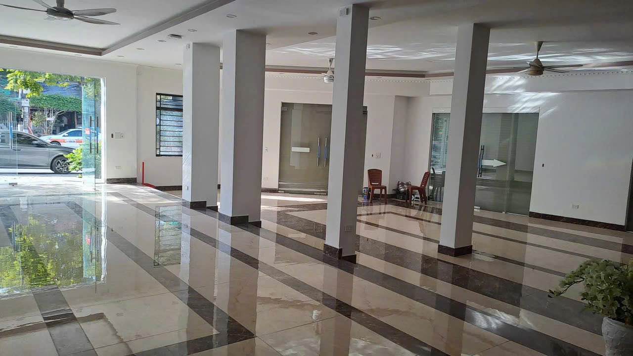 Bán nhà mặt phố Hàm Nghi, Lào Cai 243m² giá 20 tỷ - Kinh doanh sầm uất!