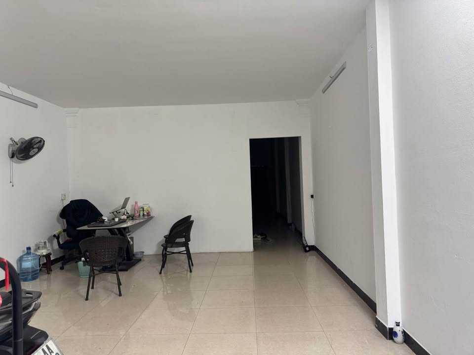 Nhà 2,5 tầng Ngô Quyền, Kim Tân 100m² giá 5.2 tỷ - Kinh doanh thuận lợi!