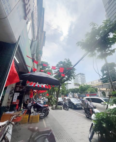 Nhà mặt phố Giảng Võ 50m² giá 33 tỷ - Kinh doanh đa dạng, vị trí đắc địa!