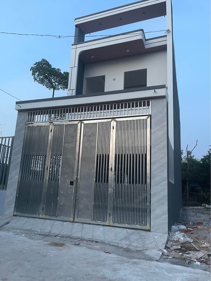 Nhà đẹp 2 tầng Tân Uyên 115m² giá 2.95 tỷ - Sổ hồng riêng, chính chủ!