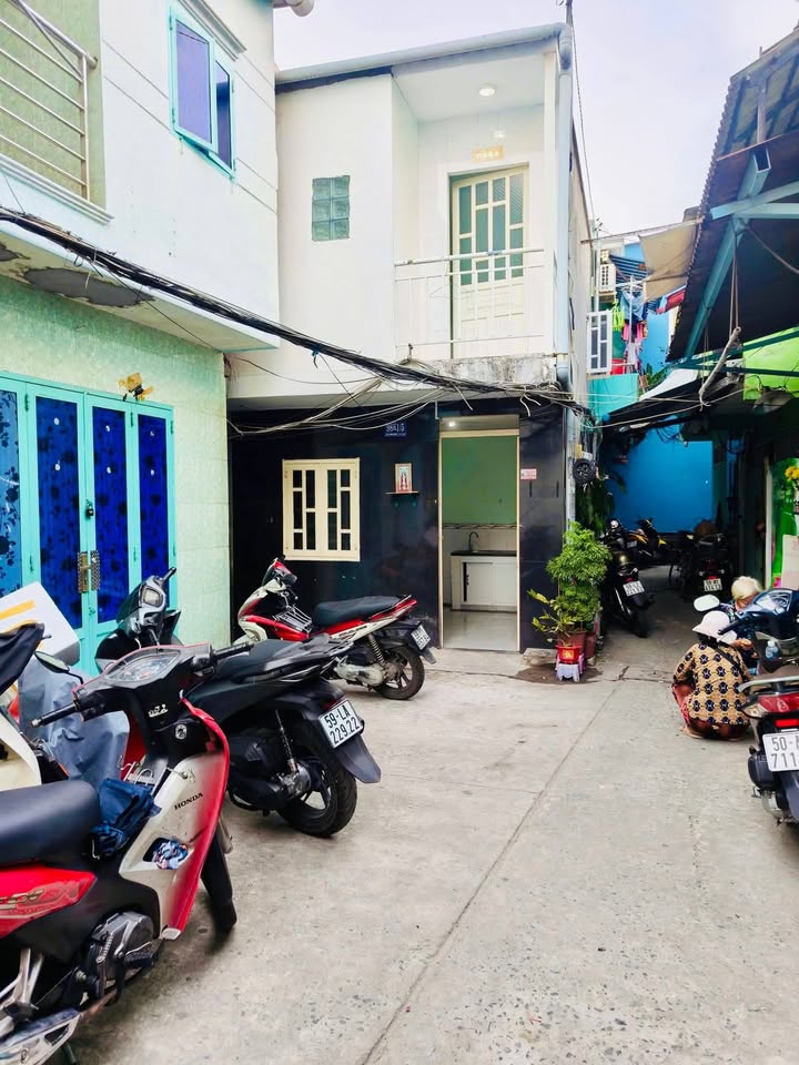 Nhà bán Bình Đông, Quận 8 - 16m² giá 850 triệu - Vị trí đẹp, hẻm rộng thoáng