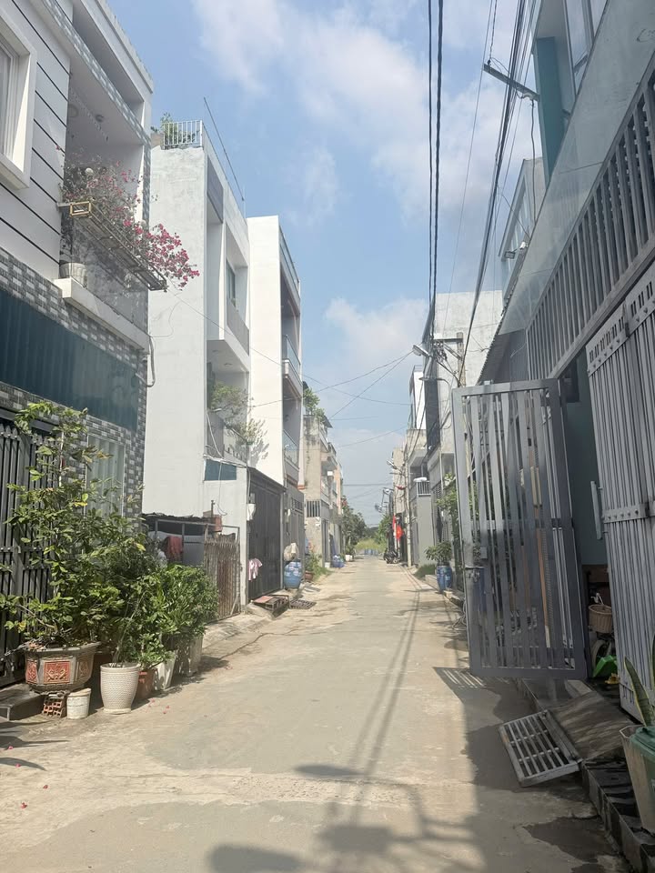 Nhà riêng Thủ Đức 52m² giá 4.3 tỷ - Hướng Đông Nam, tiện ở ngay!