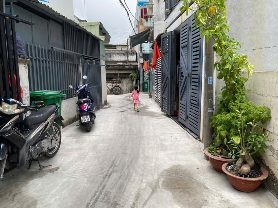 Nhà 2 tầng Thủ Đức 47m² giá 4.45 tỷ - Sổ hồng chính chủ ngay chợ Phước Long!