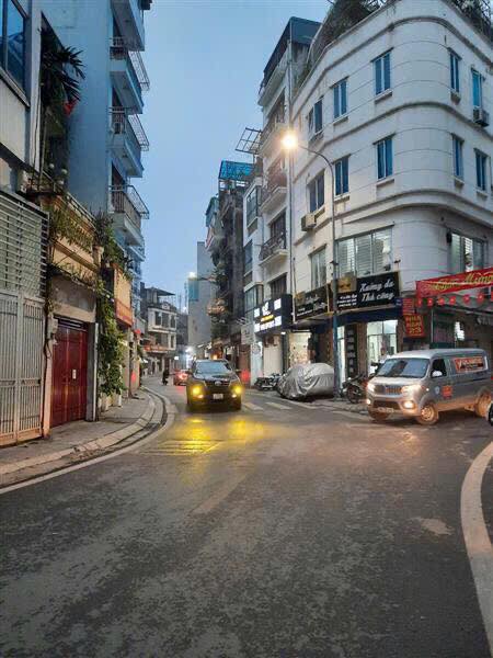 Nhà Mặt Phố Đốc Ngữ, Quận Ba Đình, 47m² giá 15 tỷ - Vị trí kinh doanh đắc địa!