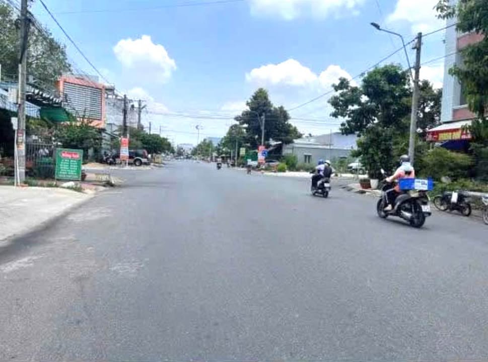 Nhà kho mặt đường Hàm Nghi, Bình Đức, 120m² giá 3 tỷ - Vị trí kinh doanh tuyệt vời!