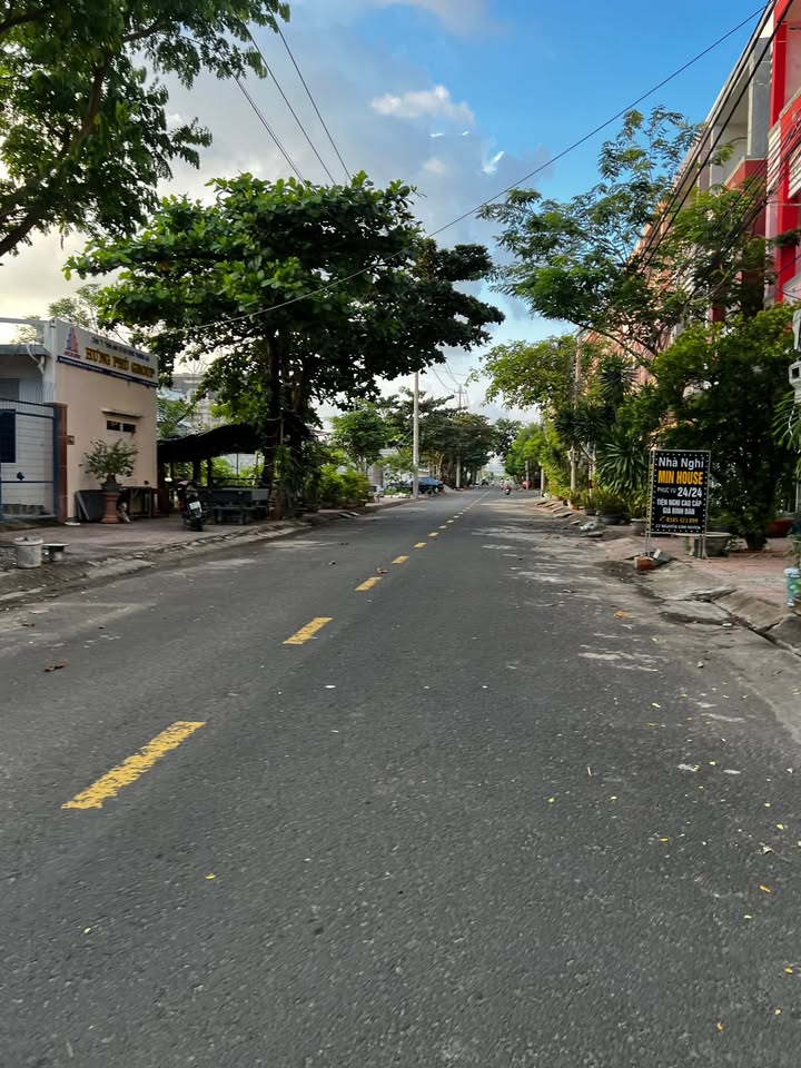 Nhà nguyên căn cho thuê tại đường Nguyễn Văn Huyên, Phường 9, Tuy Hòa 85m² - Nội thất đầy đủ, giá chỉ 7 triệu!