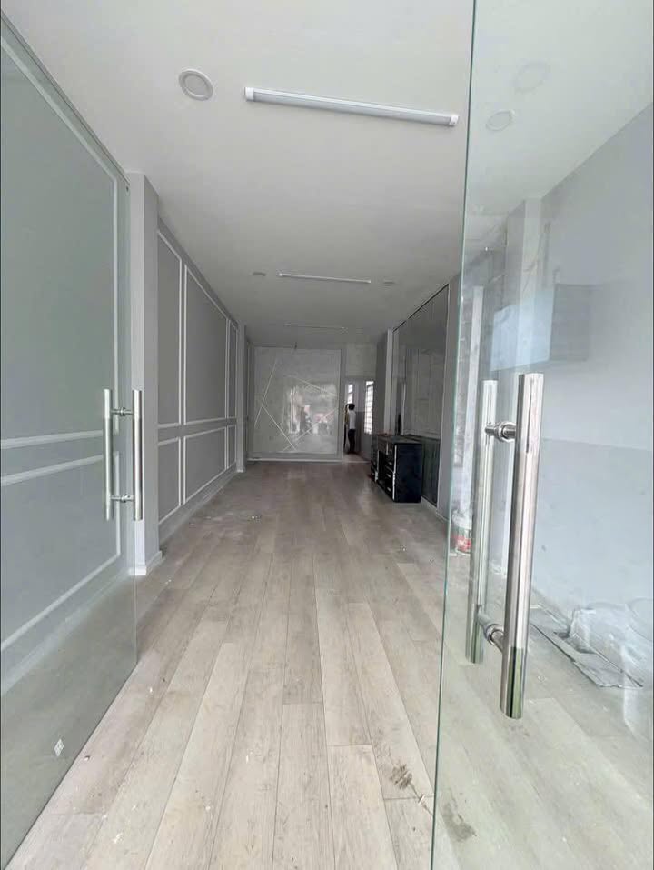 Cho thuê mặt bằng đường Cách Mạng Tháng Tám, Thủ Dầu Một 100m² - Vị trí đắc địa cho kinh doanh!