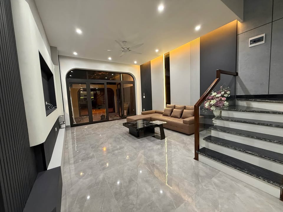 Nhà 3 tầng mới xây KĐT Đông Sơn, An Hoạch 100m² - Sẵn sàng vào ở ngay!