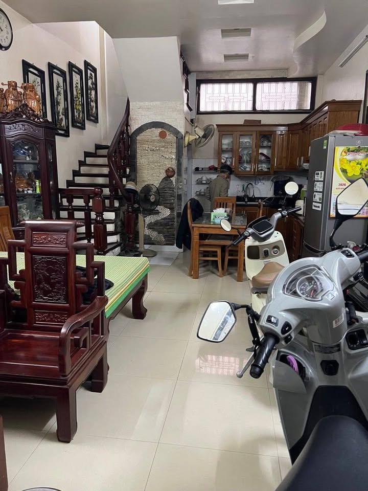 Nhà phố Đống Đa 42m² giá 10 tỷ - Ô tô vào tận nơi, gần trường đại học!