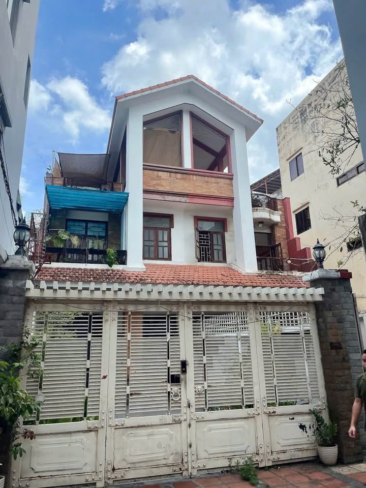 Biệt thự Cách Mạng Tháng Tám, Quận 10 - Diện tích lớn 175.3m², chỉ 30.5 tỷ!