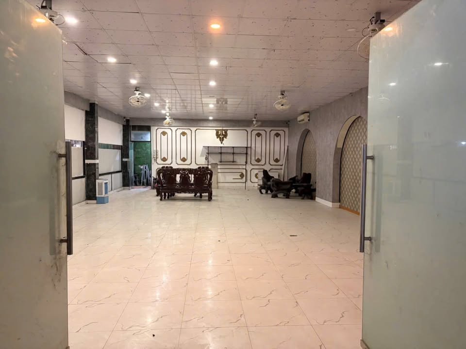 Cho thuê mặt bằng quận 9 450m² - Vị trí đắc địa ngay mặt tiền đường Tăng Nhơn Phú!