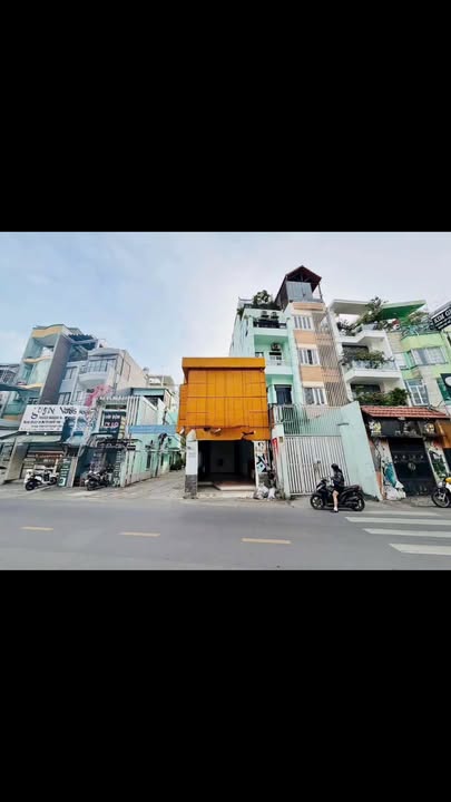 Bán gấp FrontHouse mặt tiền đường Thích Quảng Đức, 39m² chỉ 13.5 tỷ - Đầu tư sinh lời ngay!