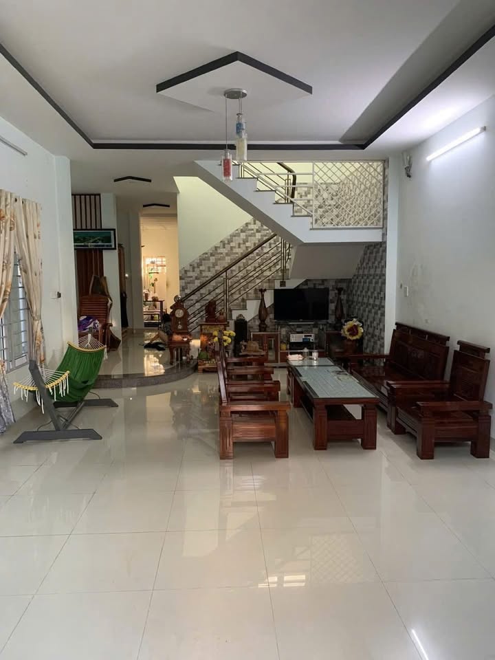 Bán nhà 2 tầng Bình Ngọc, Tuy Hòa 119m² giá 2.4 tỷ - Sổ đỏ chính chủ