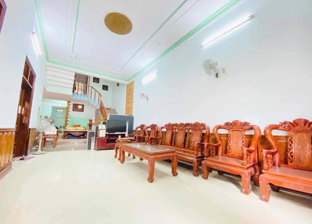 Nhà 3 tầng Cù Chính Lan, 140m² giá 9.1 tỷ - Thiết kế mái Thái thoáng mát!