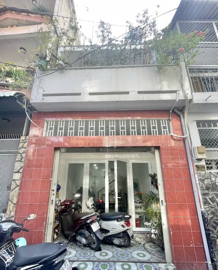 Nhà riêng Cách Mạng Tháng 8 Quận 10 41m² giá 6 tỷ - Hẻm xe tải thông thoáng