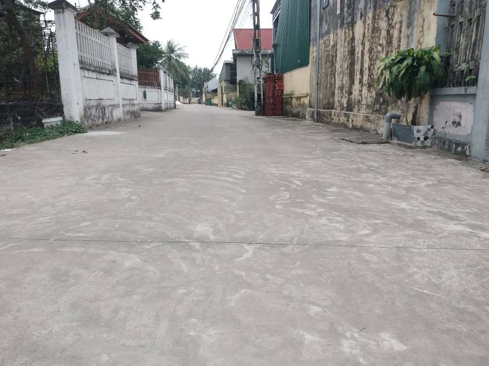 Đất thổ cư Quảng Ninh 215m² giá chỉ 9xx triệu - Mặt tiền rộng, giao thông thuận lợi!