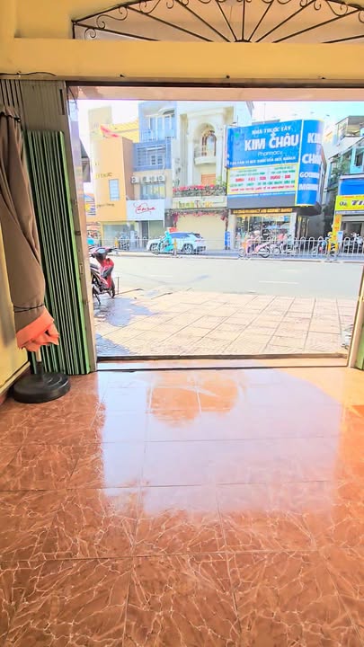 Cho thuê mặt bằng kinh doanh tại 12 Hoàng Văn Thụ, quận Phú Nhuận - Đường lớn 2 chiều