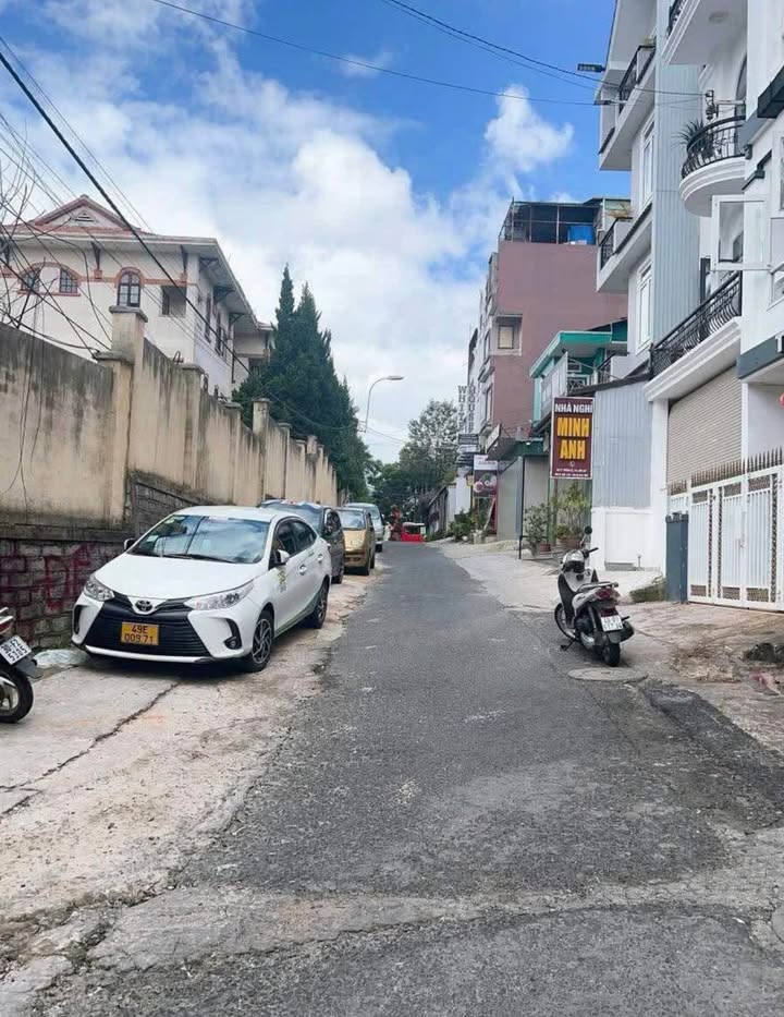 Khách sạn 93m² tại Đà Lạt giá 13 tỷ - Sổ đỏ chính chủ, vị trí trung tâm!