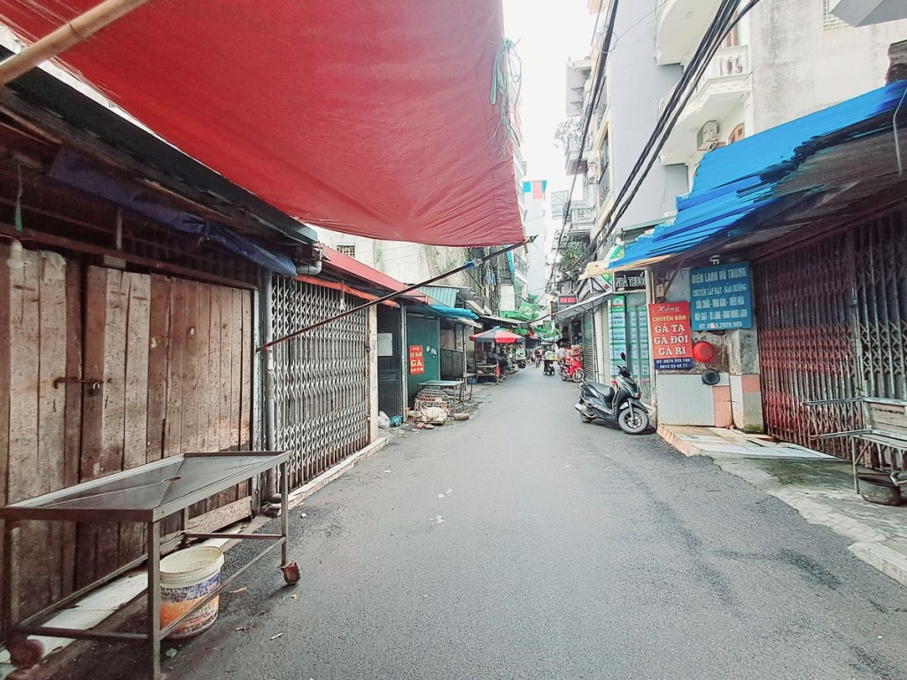 Đất Lạc Long Quân, Cầu Giấy 358m² giá 105 tỷ - Vị trí đắc địa, kinh doanh sầm uất!