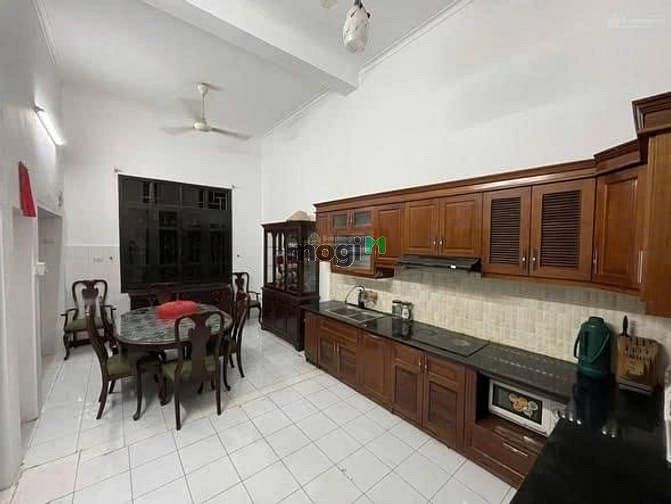 Nhà cho thuê phố Hoàng Ngọc Phách, Đống Đa, 300m² - Kinh doanh thuận lợi, tiện nghi đầy đủ!