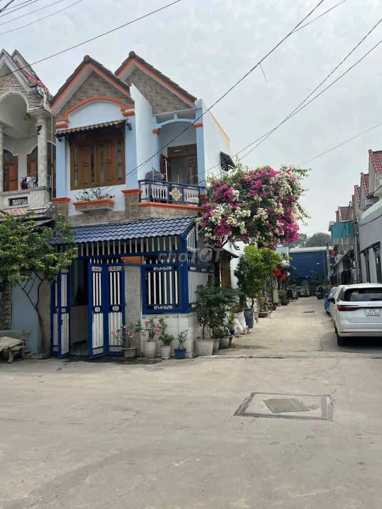 Nhà phố 2 mặt tiền KDC gần chợ Tân Long, Dĩ An - Giá 4.35 tỷ, hỗ trợ vay ngân hàng!