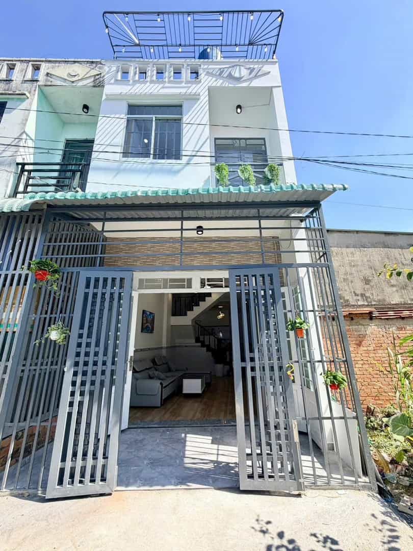 Nhà 2 tầng Phường Thạnh Xuân, Quận 12, 48m² giá 2.35 tỷ - Sổ riêng, xe hơi vào tận nơi!