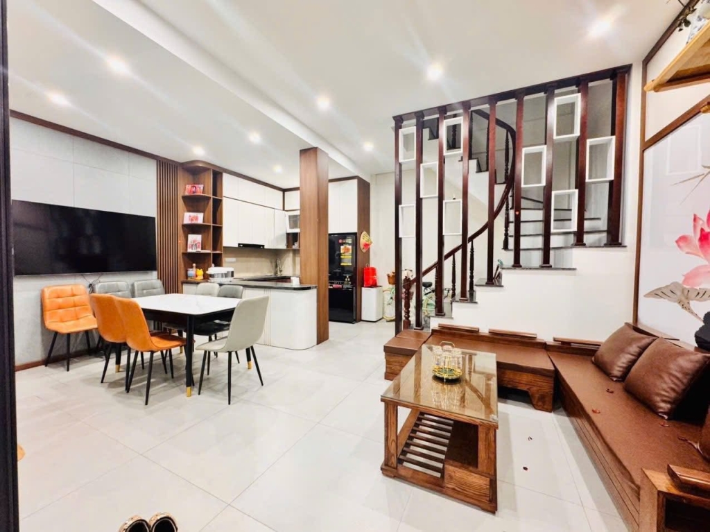 Nhà phố Bưởi, Tây Hồ 38m² giá 10 tỷ - Gần Hồ Tây, giao thông thuận tiện!