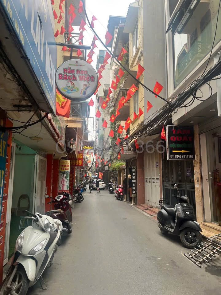 Nhà phố Thái Thịnh Đống Đa 55m² giá chỉ 1x tỷ - Kinh doanh sầm uất, ô tô đỗ cửa!