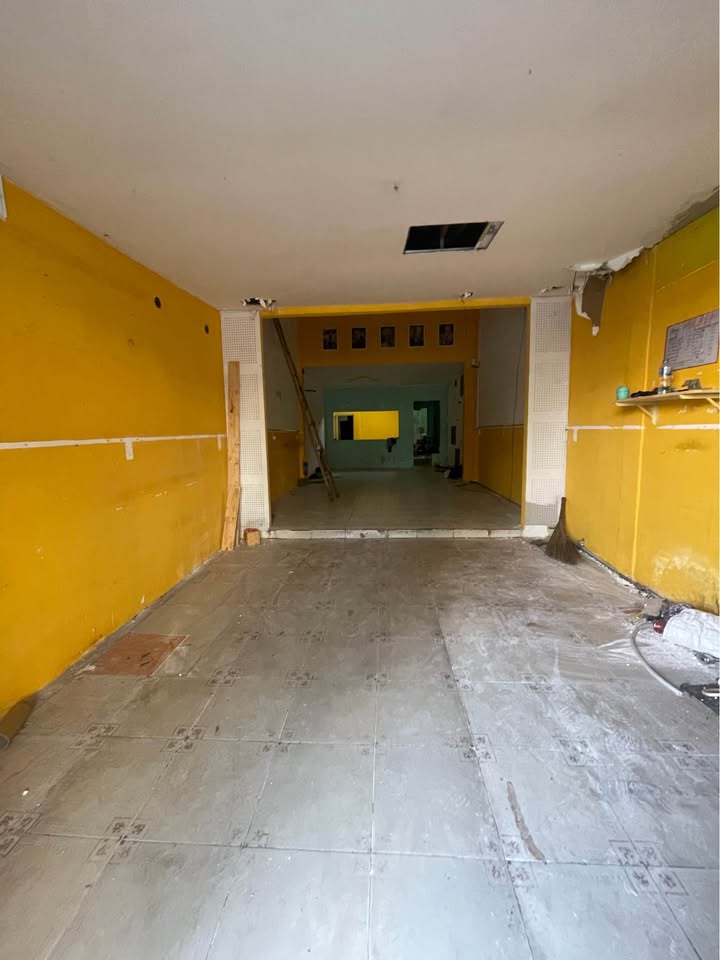 Cho thuê nhà mặt tiền đường Lê Thúc Hoạch, Tân Bình 80m² giá 11 triệu - Thích hợp làm kho, kinh doanh