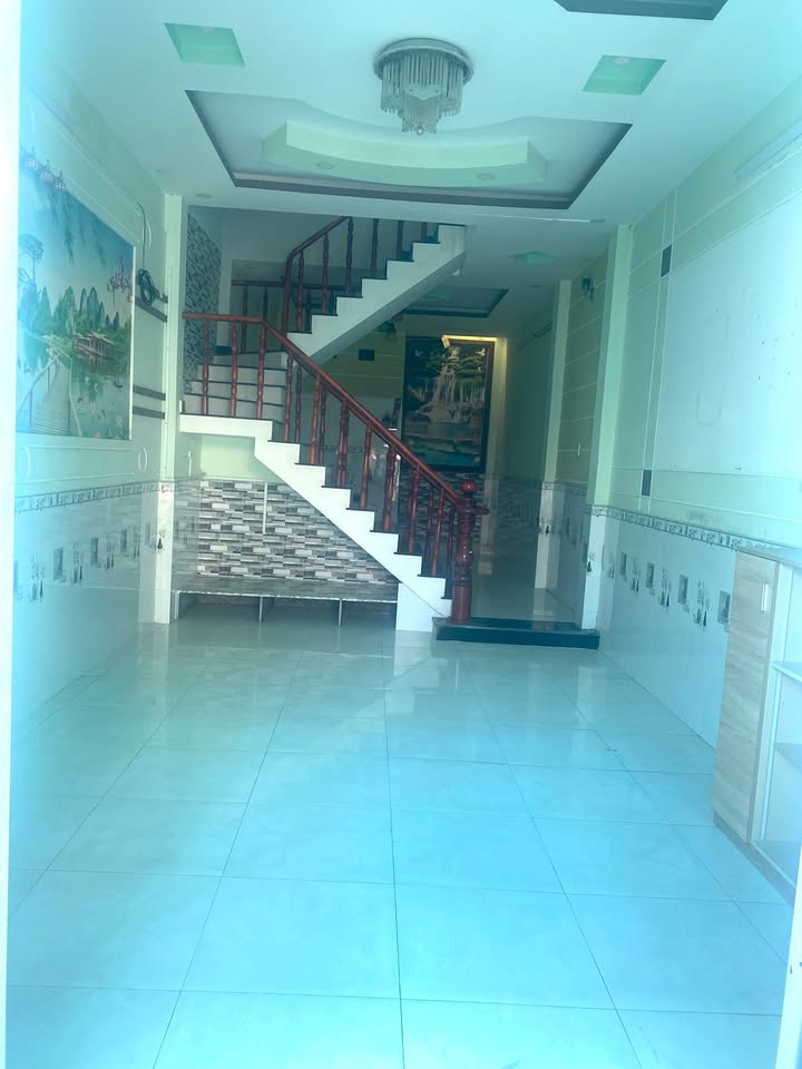 Nhà cho thuê tại Thới Tam Thôn - 60m² giá chỉ 6 triệu/tháng - Hẻm xe hơi thoáng rộng!