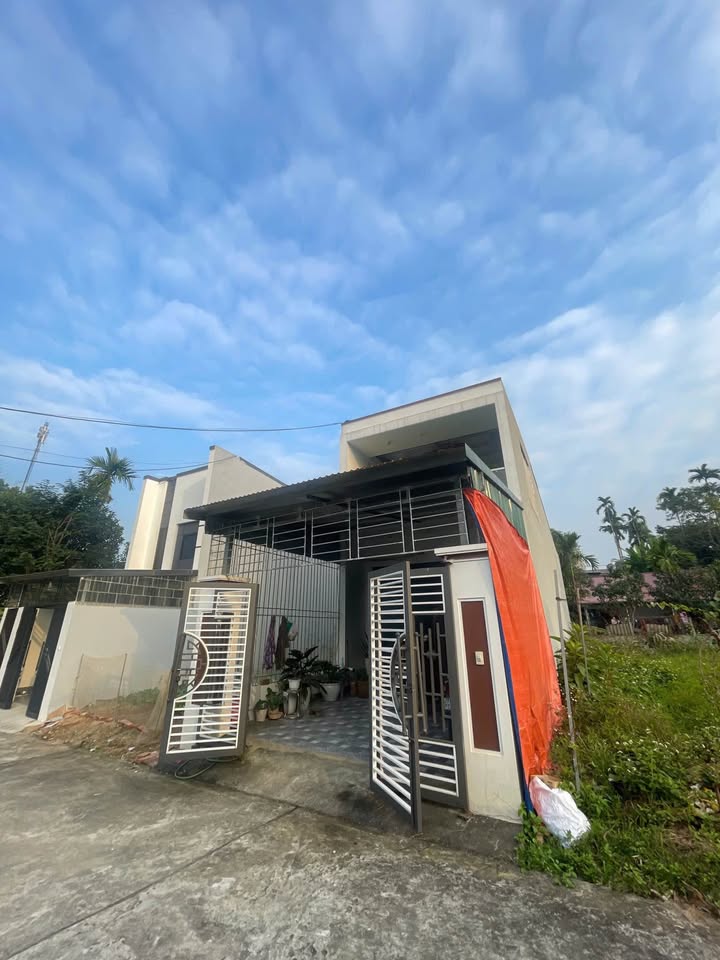 Nhà 2 Tầng Tuệ Tĩnh Yên Bái 115m² giá 2 tỷ - Vị trí trung tâm, tiện ích đầy đủ!