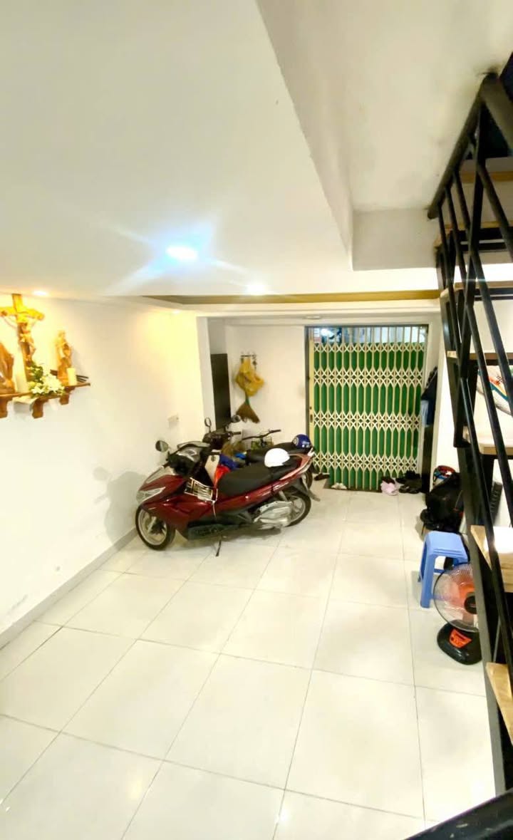 Nhà 3 tầng Lê Văn Duyệt, Bình Thạnh 24.36m² giá 3.5 tỷ - Vị trí vàng, tiện ích đầy đủ!