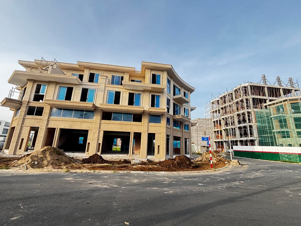 Townhouse Nam Long Central Lake Cần Thơ 215m² giá 2.9 tỷ - Đầu tư sinh lời ngay!