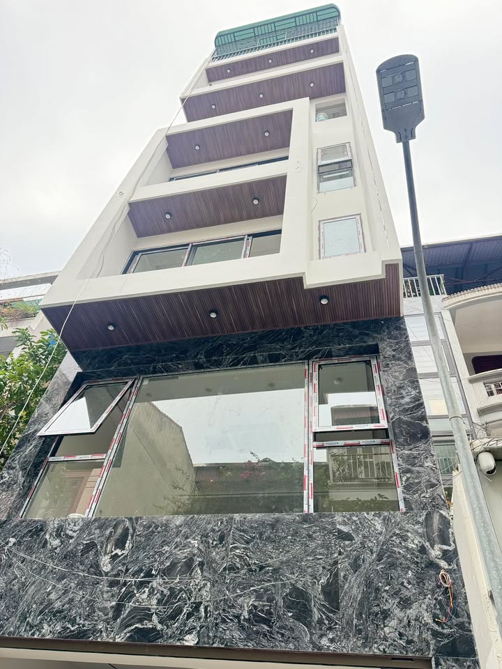 Nhà phố Gia Thụy, Long Biên 55m² giá 24 tỷ - Mới xây, ô tô vào tận nhà!