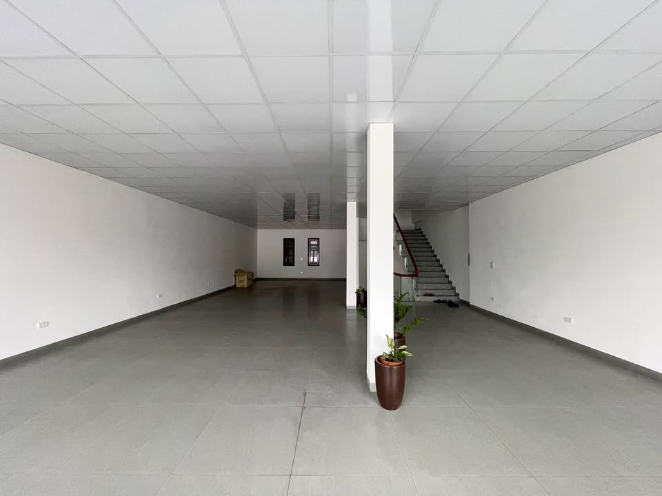 Nhà mặt tiền đường Lê Hồng Phong, Hải Phòng 150m² giá 25.8 tỷ - Kinh doanh thuận lợi!