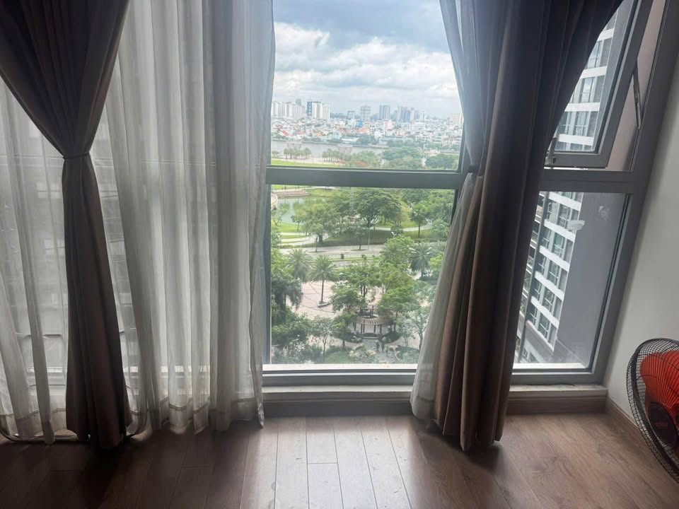 Căn hộ Vinhomes Central Park 120m² giá 16.85 tỷ - Sổ hồng đầy đủ, nhà trống!