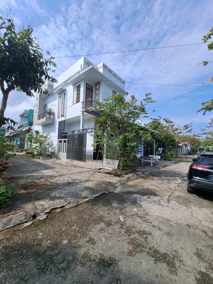 Nhà góc 2 mặt tiền Tân Ngãi, Vĩnh Long 90.8m² giá 2.4 tỷ - Nhà đẹp ở ngay!