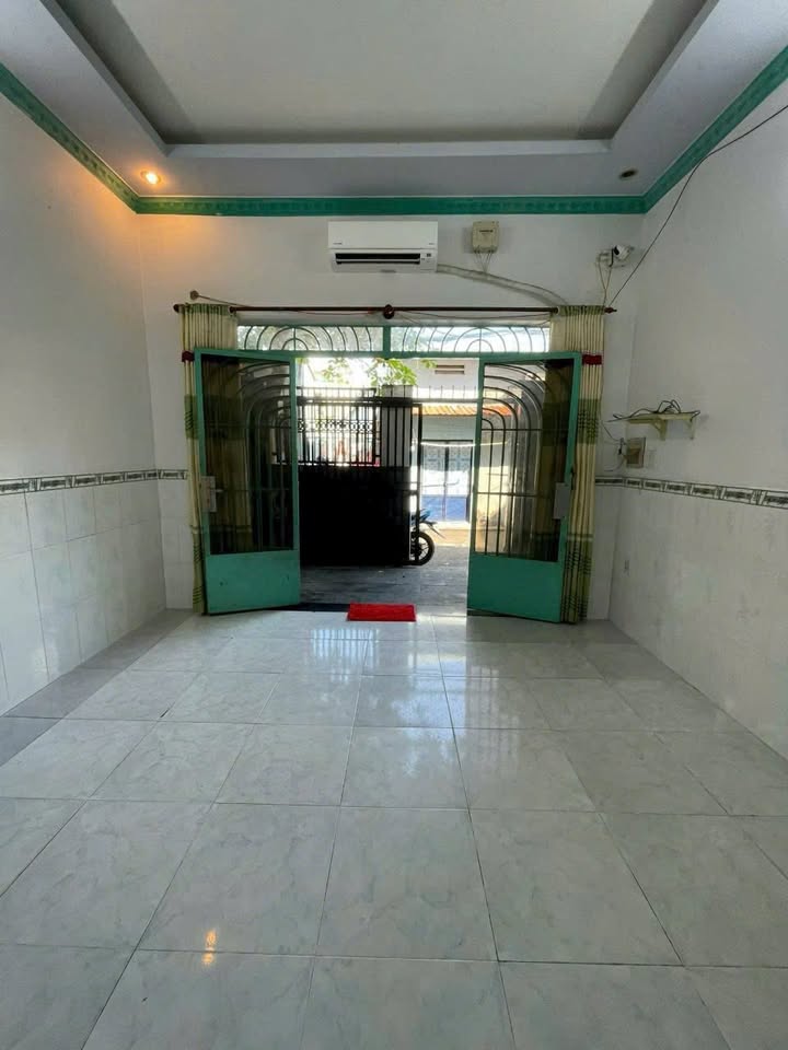 Nhà cấp 4 đường Đỗ Xuân Hợp, Phước Long, 54m² giá 6.4 tỷ - Vị trí đẹp, tiện lợi!